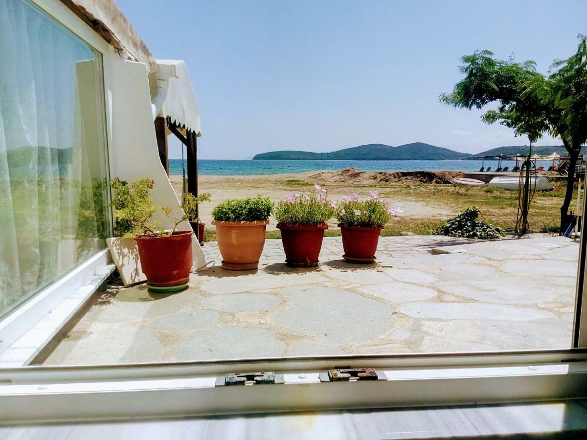 Retro Beach House Néa Péramos Exterior foto